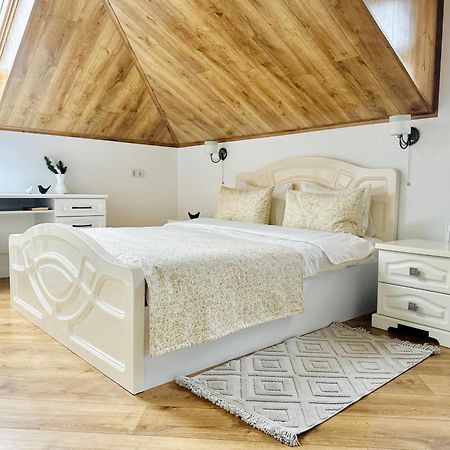 Апартаменти - Історія З Вікна Kamyanets-Podilski Dış mekan fotoğraf